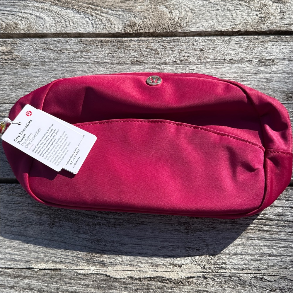 Lululemon City Essentials Pouch 4L berry rumble pink nwt 💗